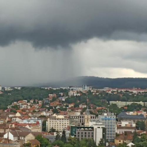 Cod portocaliu de caniculă la Cluj-Napoca, ploi torențiale în alte localități