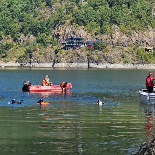 Tragedie la lacul Tarnița: un tânăr de 18 ani din Florești s-a înecat
