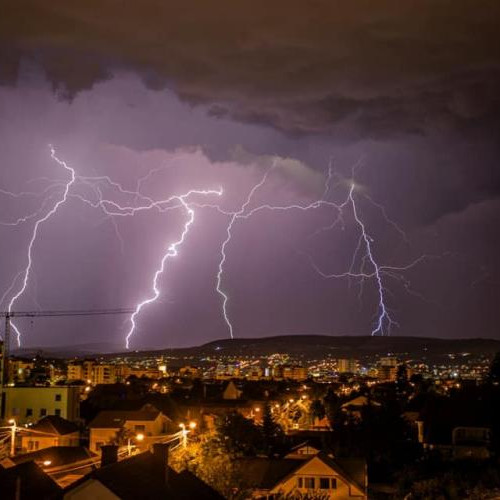 După o săptămână de caniculă, clujenii se bucură de o furtună