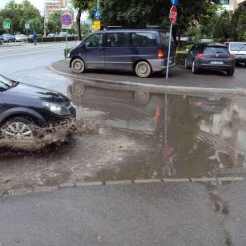 Ploile din weekend scot la iveală problemele sistemului de canalizare din Cluj-Napoca