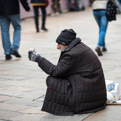 Clujenii de pe strada Calan se plâng de prezența oamenilor străzii