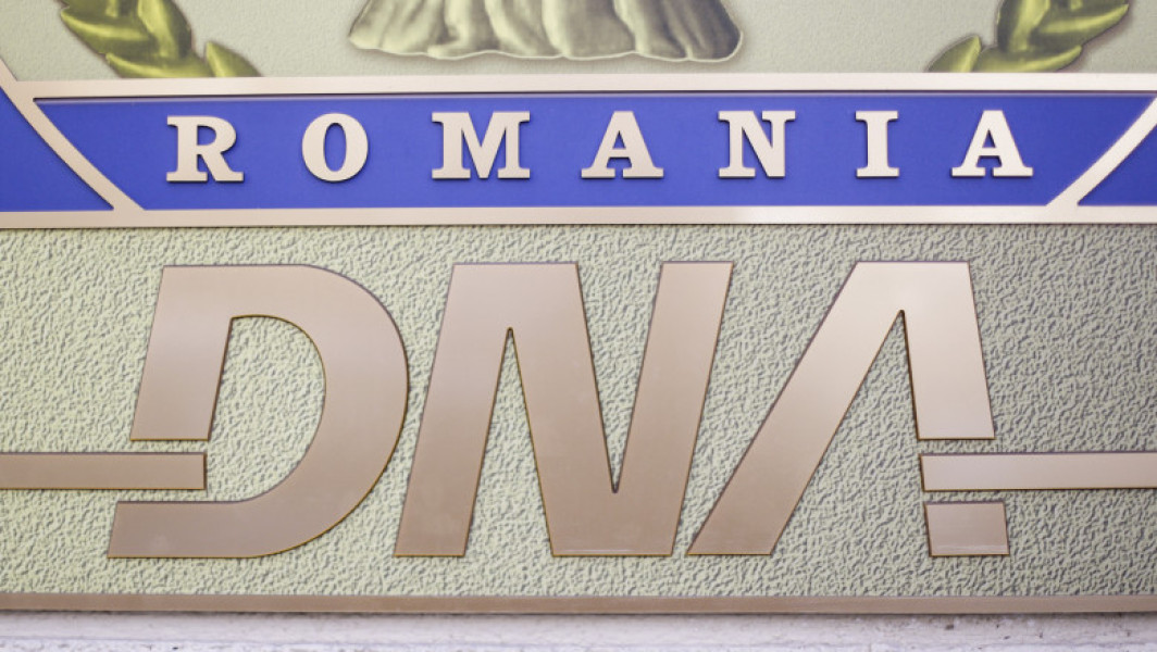Comisar de poliție reținut de DNA pentru divulgarea de informații secrete