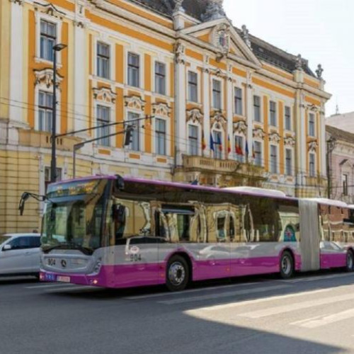 Caz revoltător în Borhanci! Un individ periculos hărțuiește oamenii din autobuze și stații: „Mă scuipă când trec pe lângă el. S-a legat și de copii”