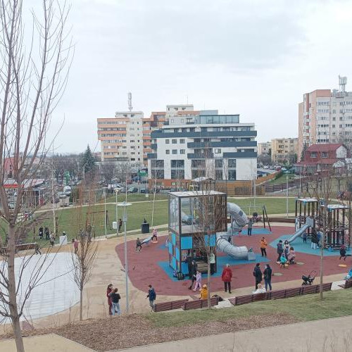 Clujenii din zona parcului Zorilor se plâng de zgomotul tinerilor