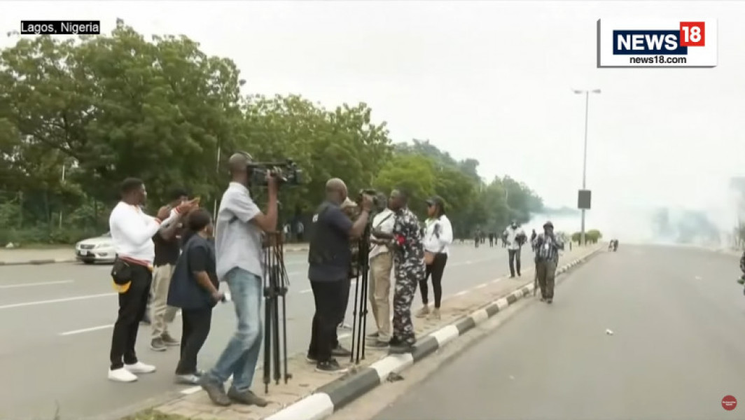 Forțele de securitate nigeriene reprimă protestele printr-un atac asupra jurnaliștilor