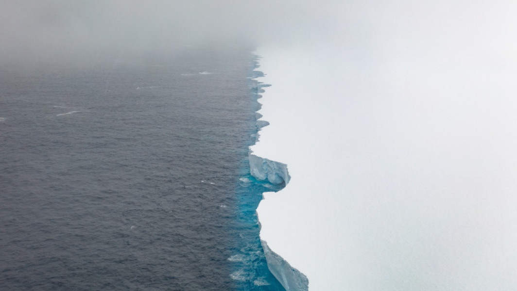 Aisbergul A23a, prizonier al unei coloane de apă în sudul Antarcticii