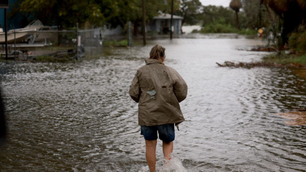 Uraganul Debby își face apariția în Florida, aducând ploi și vânturi puternice