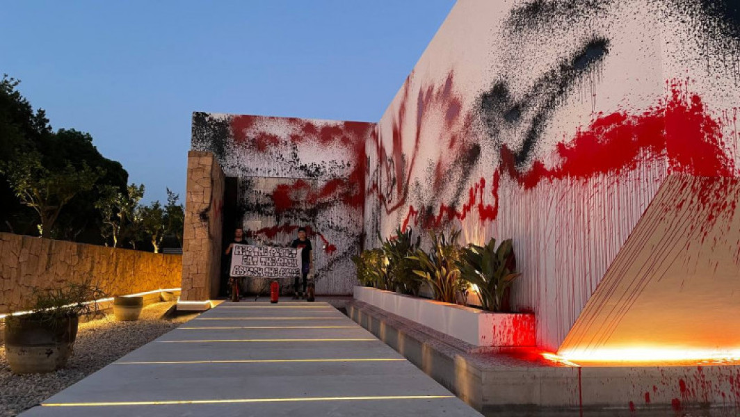 Activistii "Futuro Vegetal" vandalizează vila lui Lionel Messi din Ibiza