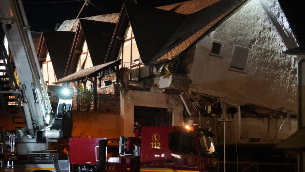 Prăbușirea unui hotel în Krov, Renania Palatinat, lasă mai multe persoane blocate sub dărâmături
