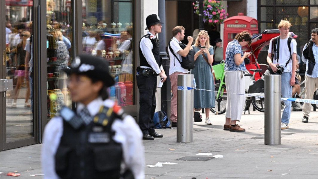 O fetiță și o femeie, victime ale unui atac în Leicester Square