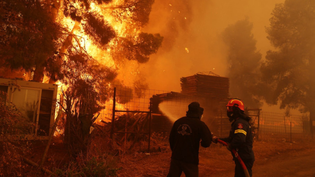 Pompieri români suplimentari trimiși în Grecia pentru a ajuta la stingerea incendiilor