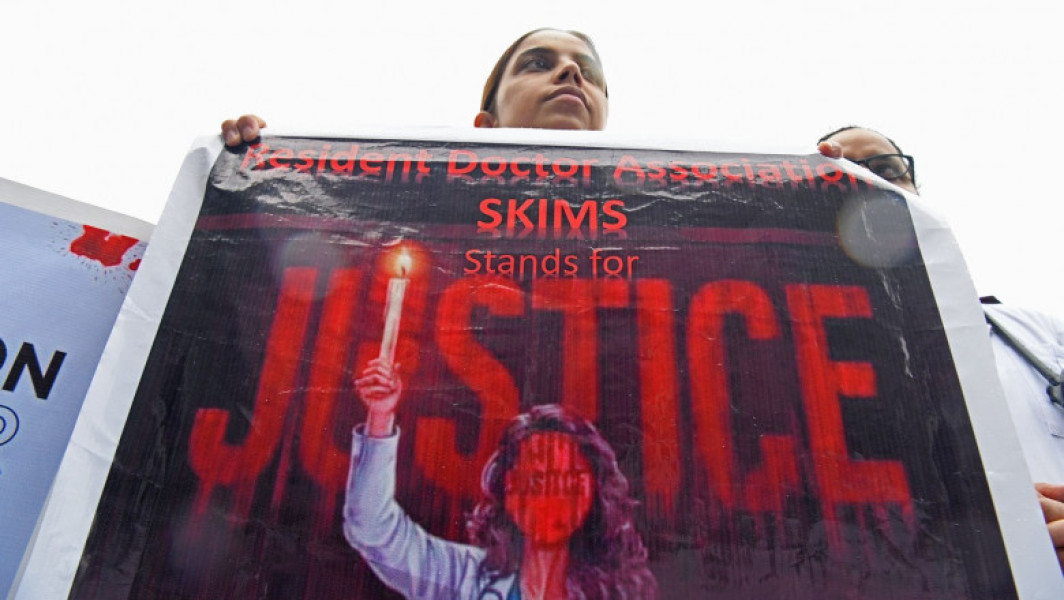 Medicii din India inițiază o grevă națională ca protest împotriva violenței