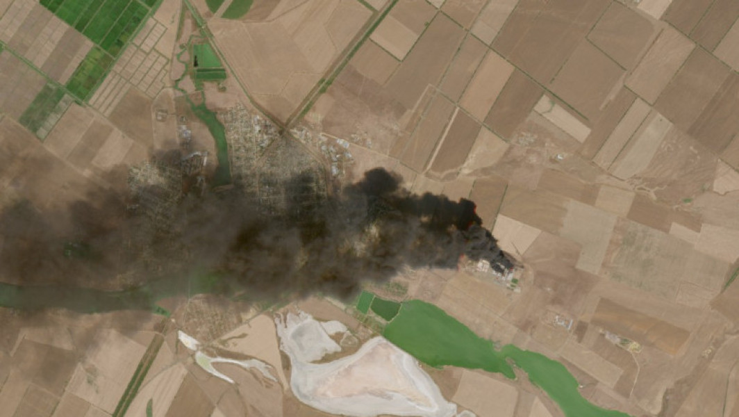 Incendiul masiv de la un depozit de petrol din Proletarsk, provocat de un atac cu drone