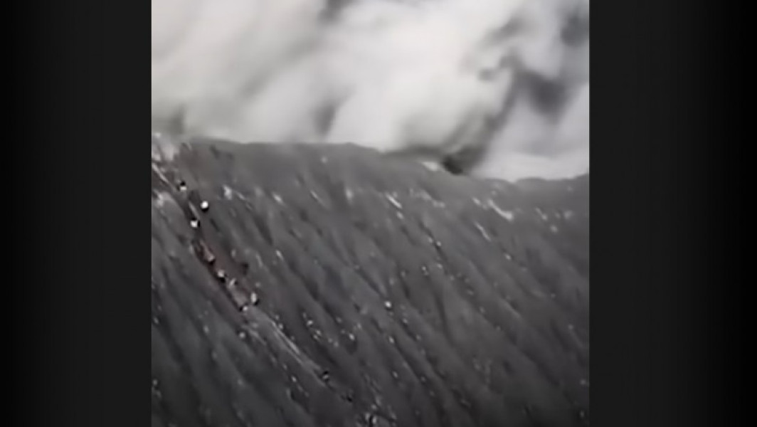 Eruptie surprinzatoare la vulcanul Dukono din Indonezia