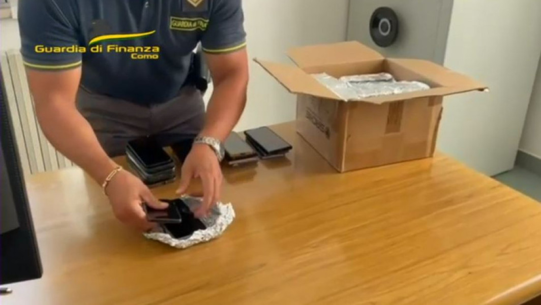 Captura impresionantă a poliției italiene: un român prins cu 121 de telefoane mobile furate