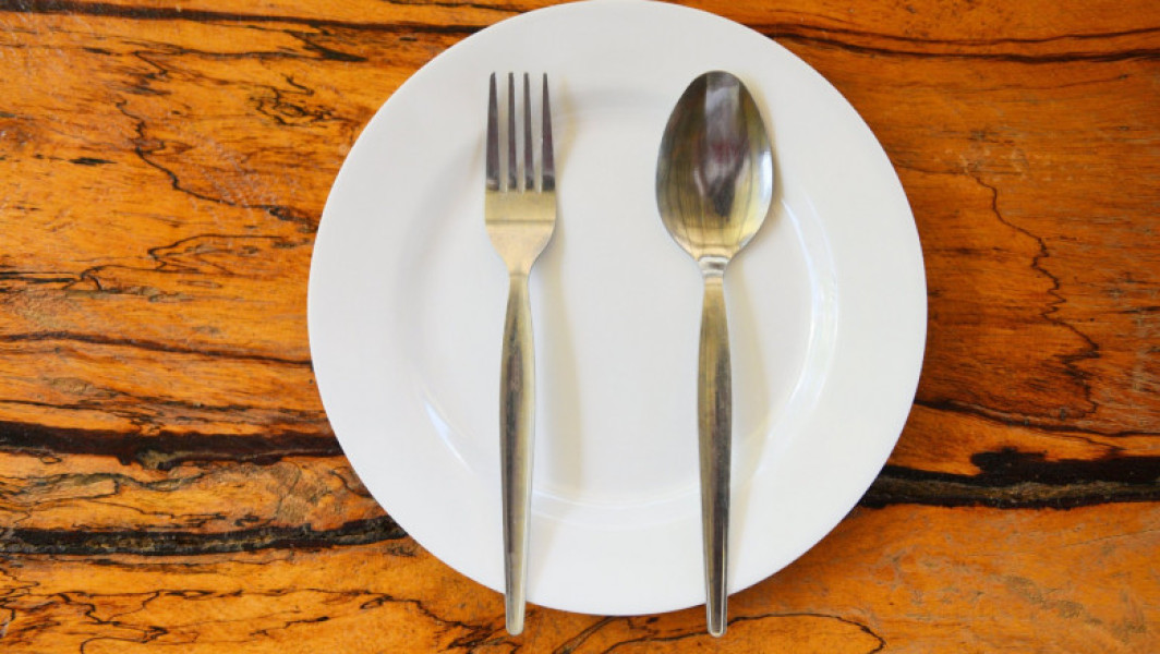 Un cuplu vienez plătește 8 euro pentru o farfurie goală într-un restaurant austriac