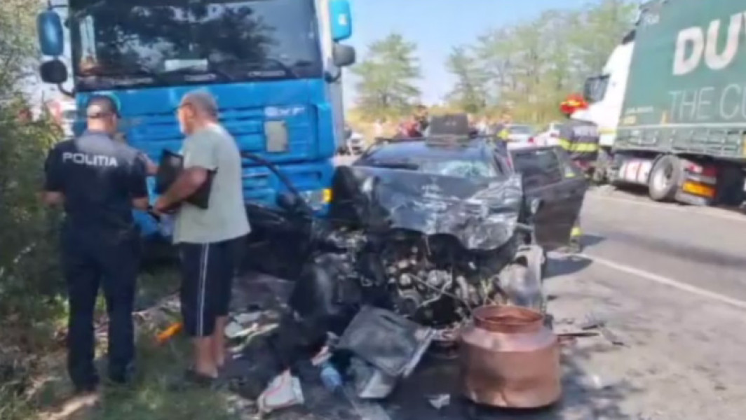 Accident grav în Mehedinți: Mașină urmărită de Poliție intră într-un TIR