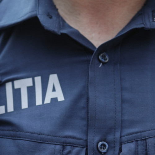 Tânăr de 25 de ani prins că s-a infiltrat printre polițiști în Ploiești