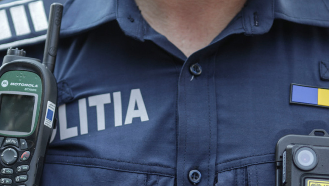 Tânăr de 25 de ani prins că s-a infiltrat printre polițiști în Ploiești