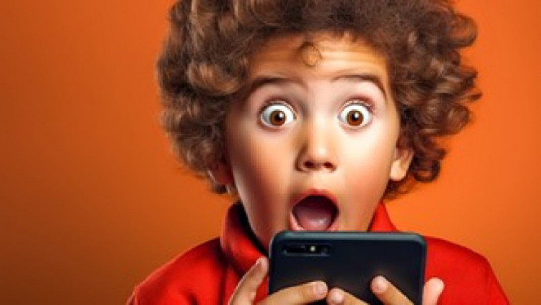 EE avertizează părinții: Nu cumpărați smartphone-uri copiilor sub 11 ani
