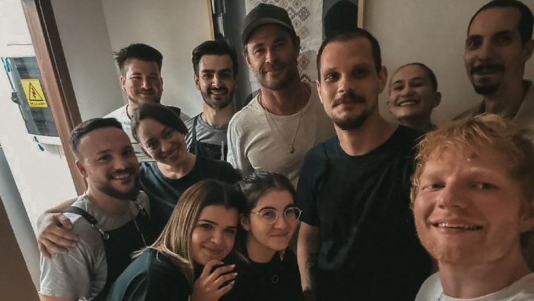 Ed Sheeran și Chris Hemsworth au savurat meniuri românești după concertul din București
