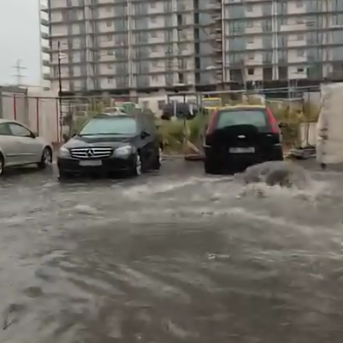Strada Anton Pann din Cluj-Napoca inundată după ploi torențiale