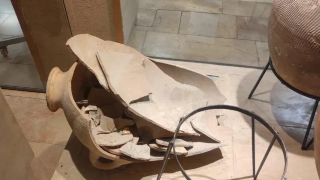 Accident la Muzeul Hecht: Un vas de ceramică antic spart de un copil