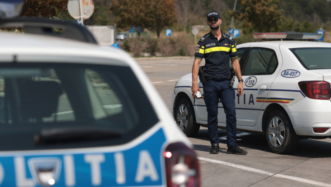 Bărbat arestat după ce a amenințat polițiști cu un cuțit