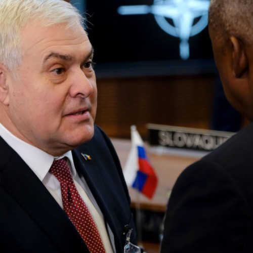 Ministrul apărării, Angel Tilvar, discută cu secretarul american al apărării
