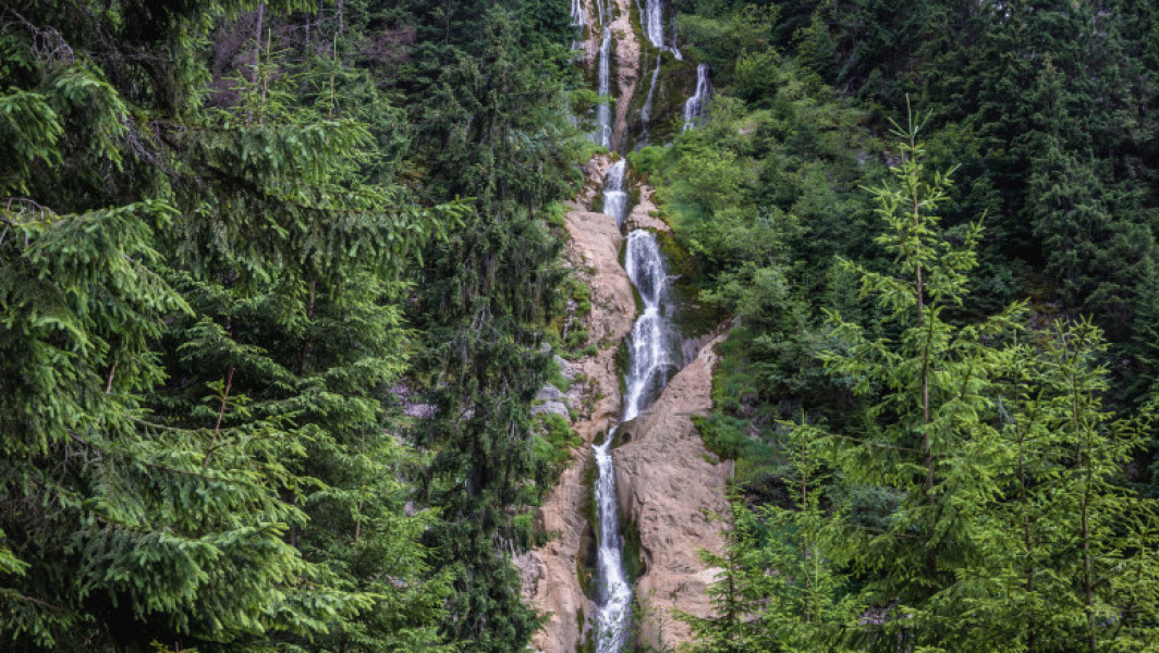 Cele mai frumoase cascade din România, destinații ideale pentru vacanță