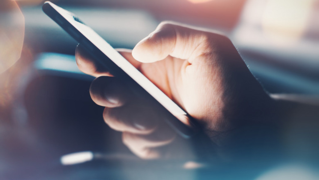 Interzicerea telefoanelor mobile în școlile din Grecia, început din 11 septembrie