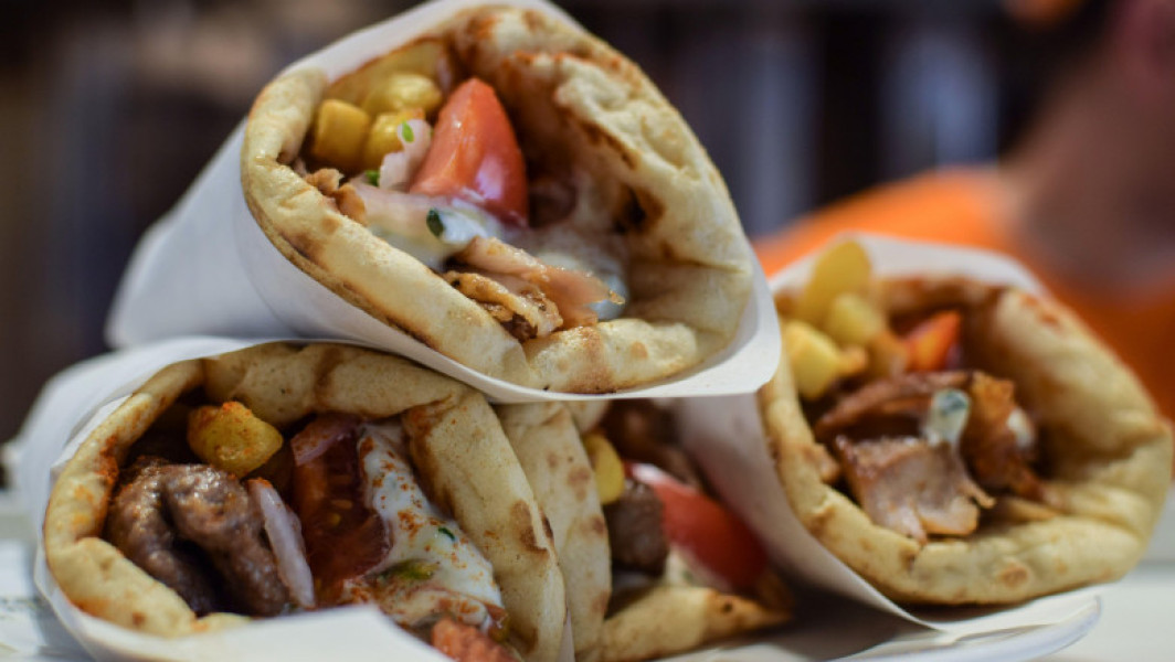 Românii, cei mai mari consumatori de gyros din Europa