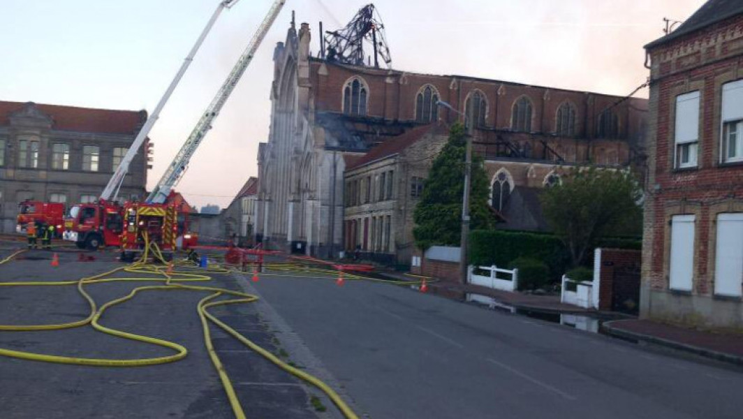 Incendiu devastator la Biserica Imaculatei Concepții din Saint-Omer