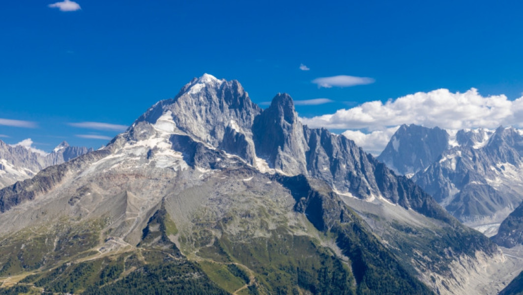 Alpinist roman de 35 de ani mort pe traseul Mont Blanc