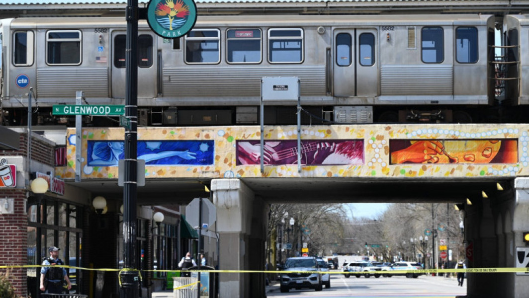 Patru persoane împușcate mortal într-un tren la Chicago
