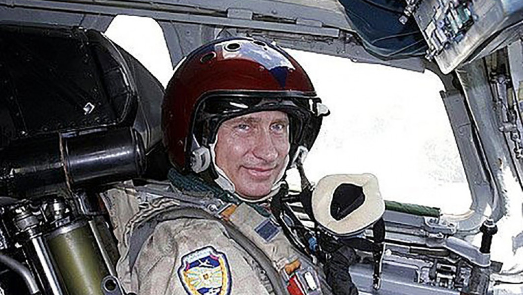 Rusia își modernizează bombardierul strategic Tu-160 Blackjack