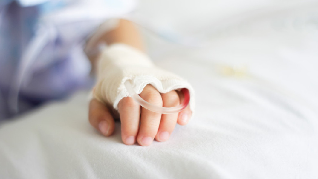 Caz alarmant în Suceava: o fetiță ajunge la spital după o spălare cu soluție de deparazitare
