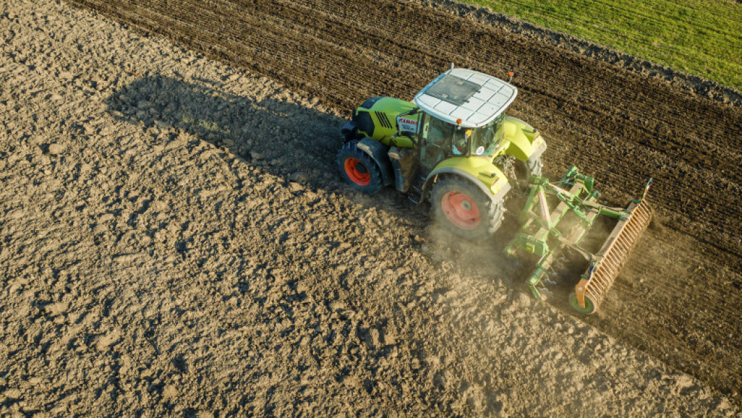 Peste 500 de fermieri din România primesc 147 de milioane de euro pentru utilaje agricole noi