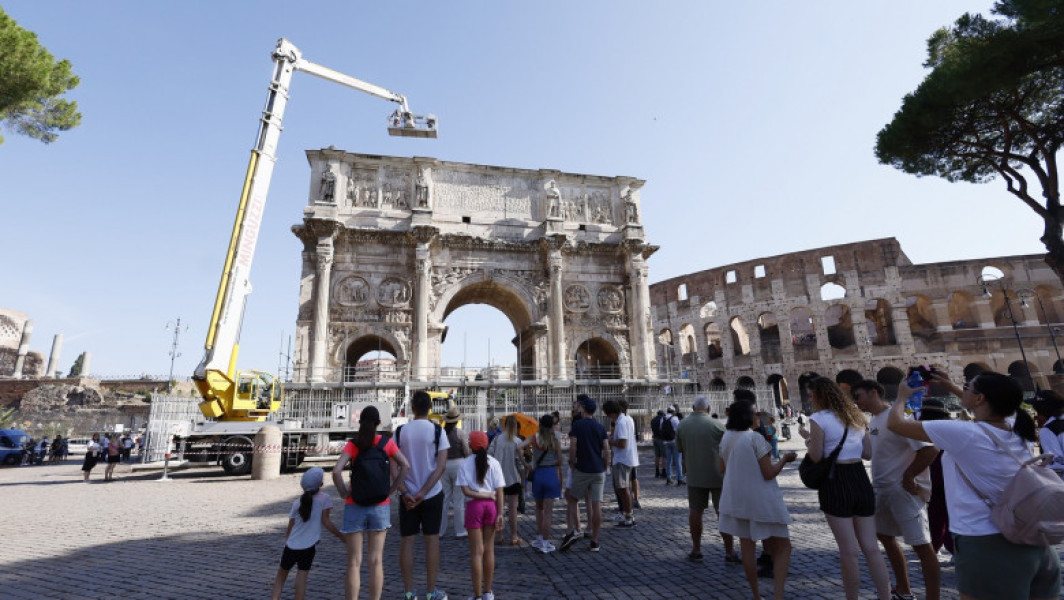 Arcul lui Constantin a fost deteriorat de o furtună violentă în Roma