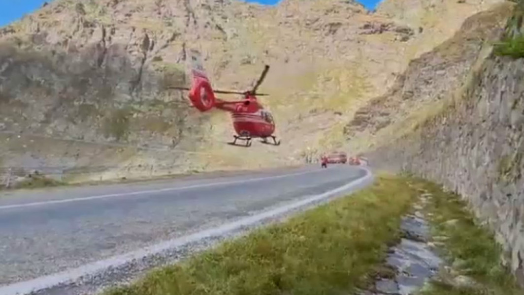 Intervenție de urgență pe Transfăgărășan: un șofer în stare critică transportat cu elicopterul SMURD