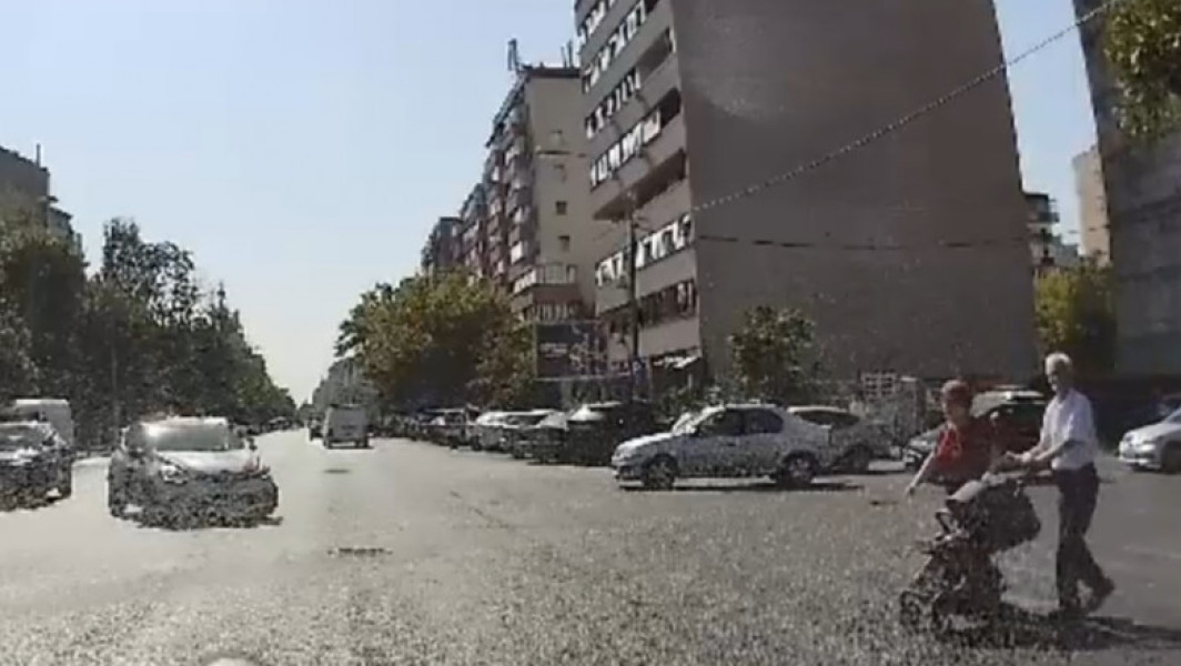 Incident grav în Sectorul 5 din București: bunici cu bebeluș, aproape spulberați de o dubă