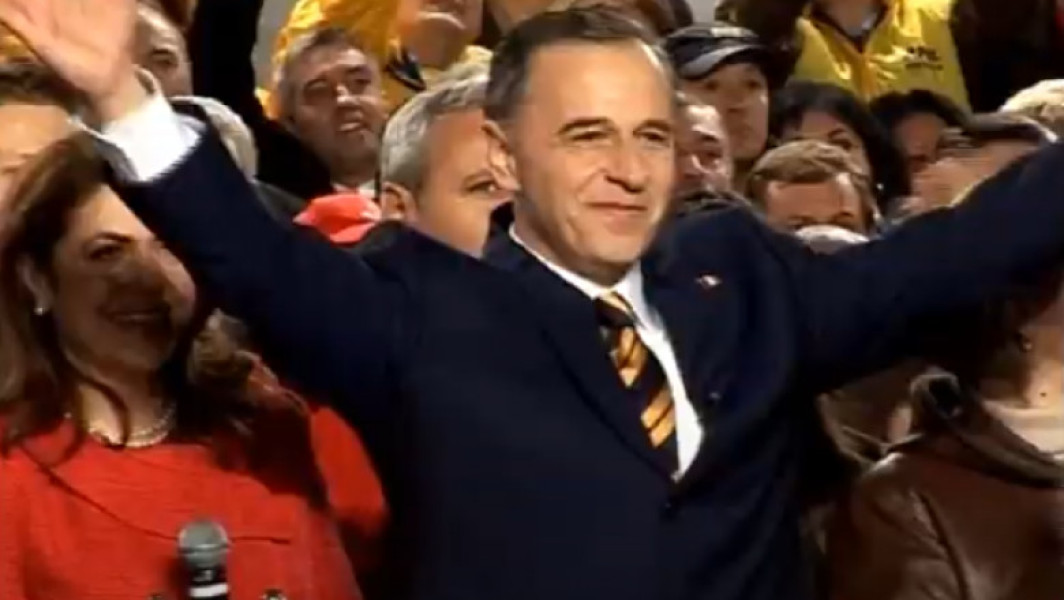 Candidatii pentru alegerile prezidentiale se confrunta cu controverse
