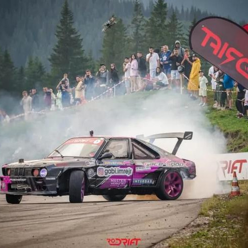 Un adolescent din Brașov devine cel mai tânăr campion național la drift