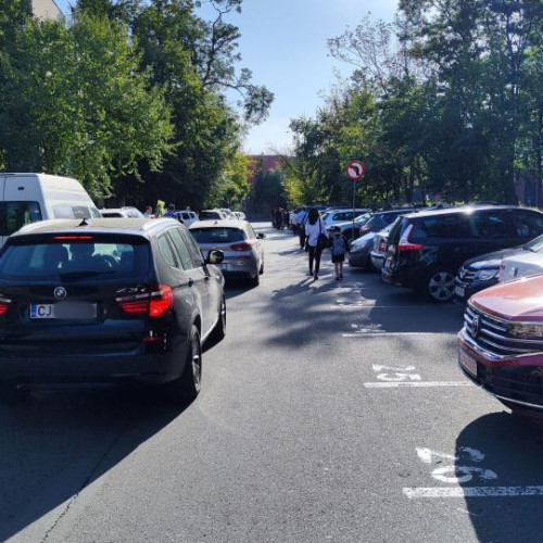 Problemele de trafic din Cluj-Napoca afectează părinții și copii