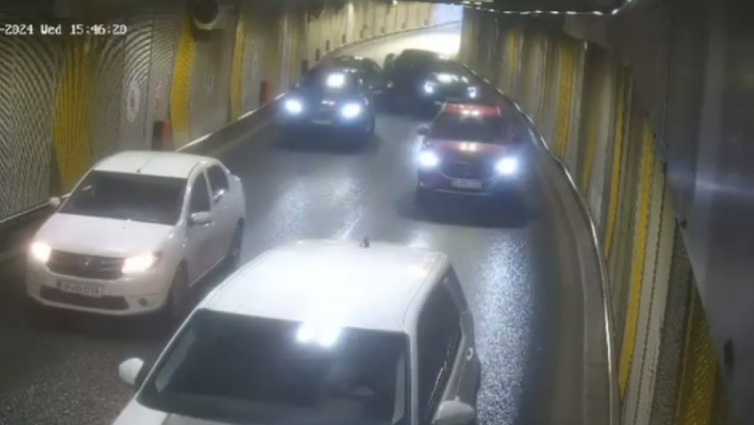 Accident rutier în Pasajul Unirii, implicând trei mașini