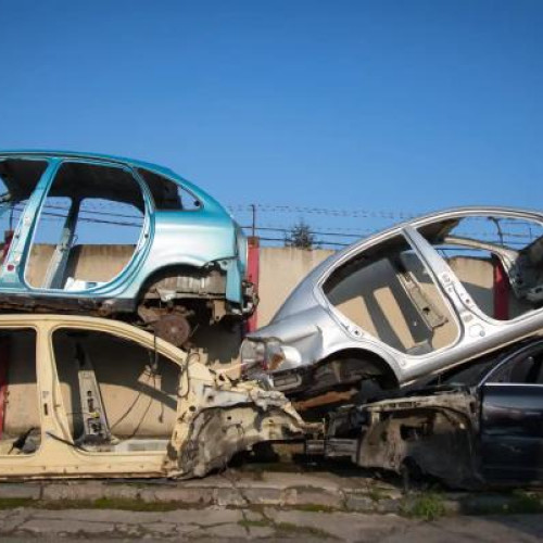 Strada Caracal din Cluj-Napoca, transformată în cimitir auto