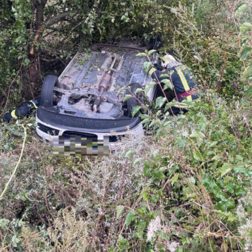 Accident rutier pe drumul Sfantul Ioan din Faget Cluj: masina rasturnata, fara victime