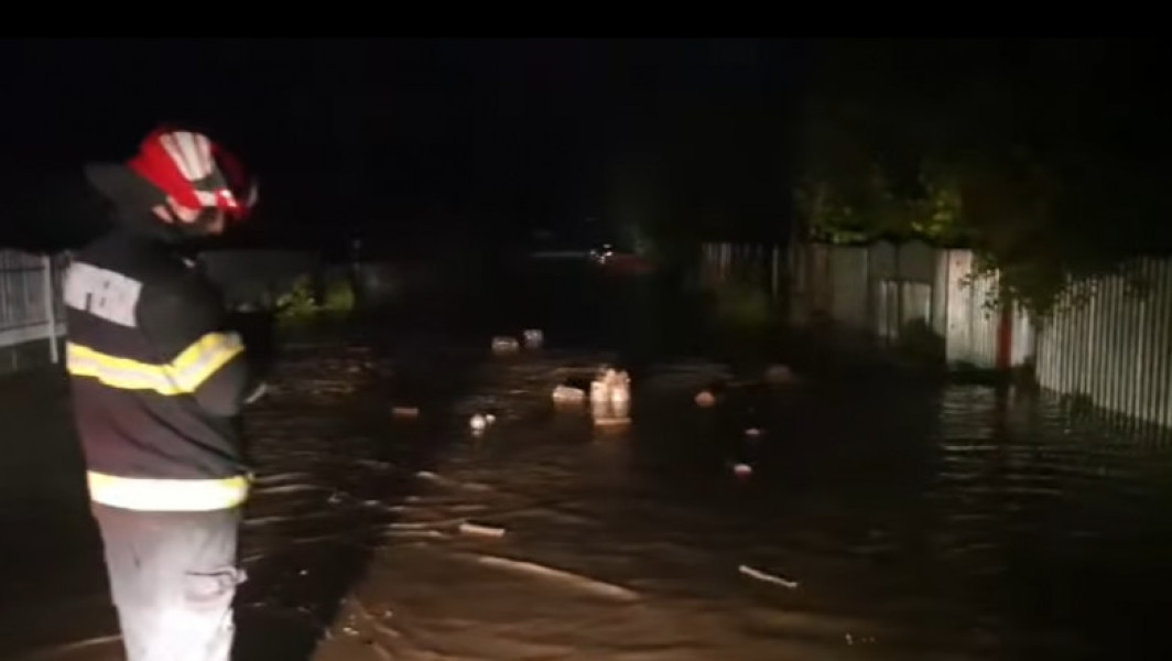 Cod roșu de ploi în județul Galați, cu grave consecințe