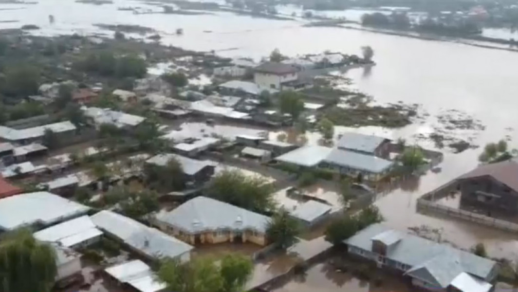 Meteorologii ANM mențin avertizările de vreme rea în majoritatea județelor