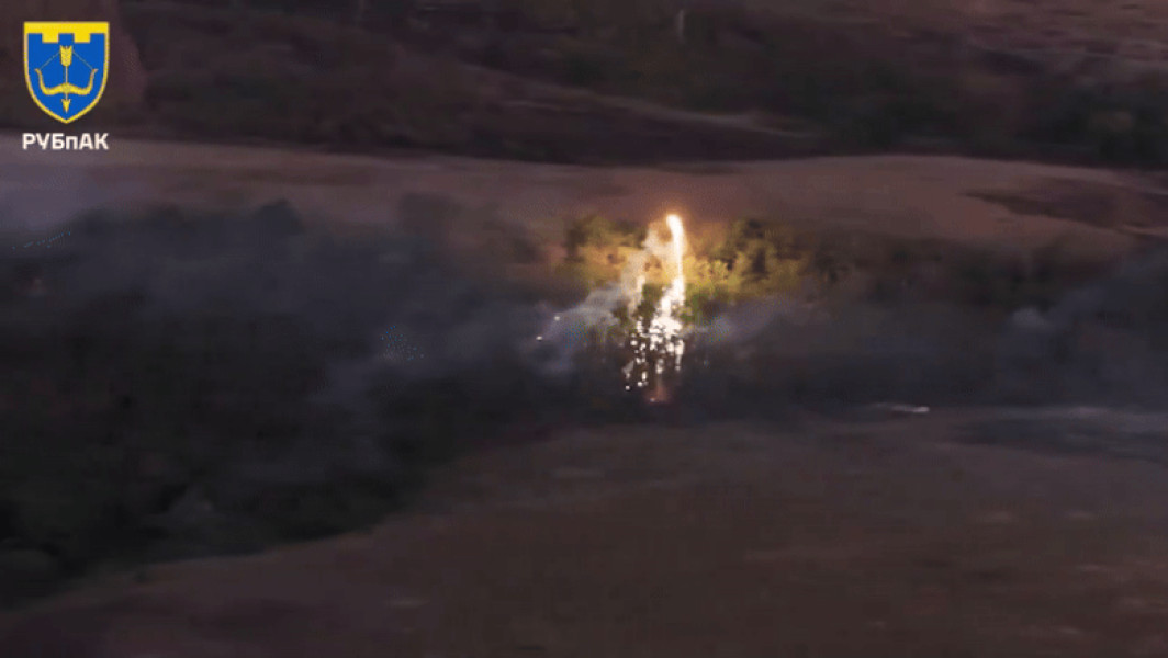 Video surprinde militari ruși atacând o dronă ucraineană în regiunea Donetk